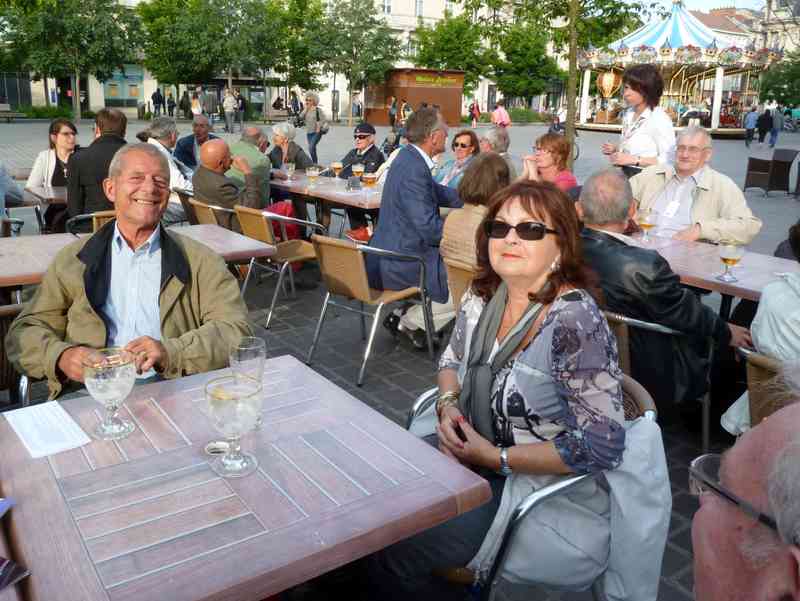 14_P1130052 (Clement).jpg - ...on se désaltère...